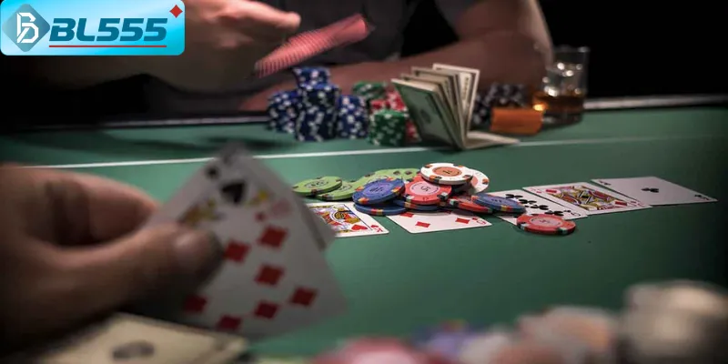 Giao diện bàn poker trực tuyến BL555 - đẹp hơn cả app quốc tế