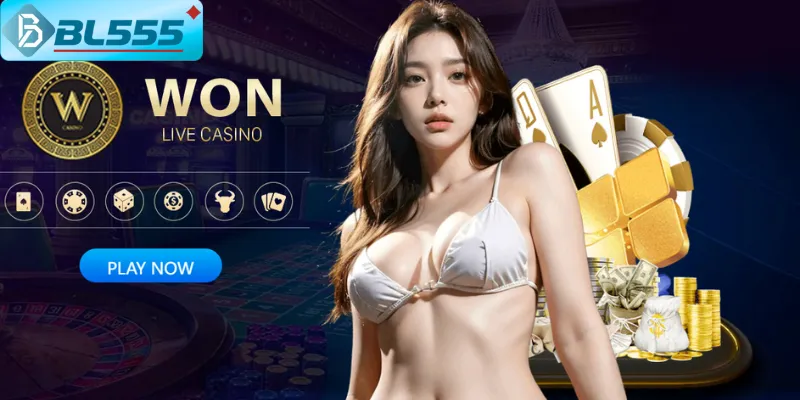 Dealer live casino BL555 xinh đẹp phát bài baccarat